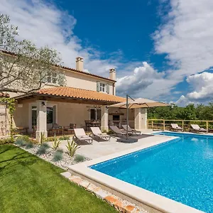  Villa Villa-osmium